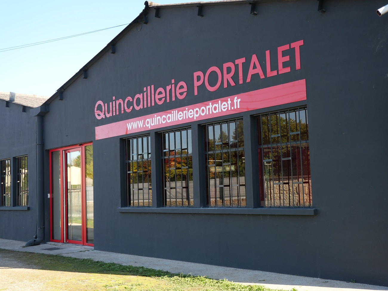 Dans le SudOuest, la Quincaillerie Portalet continue de mailler son